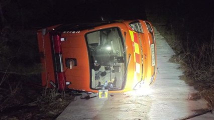 신고받고 출동하던 산불진화차 넘어져 대원 2명 부상 / YTN