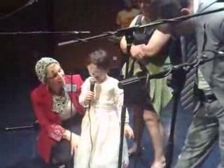 AMEL: UNE FILLETTE EN QUETE D'UN VISAGE D'ENFANT.