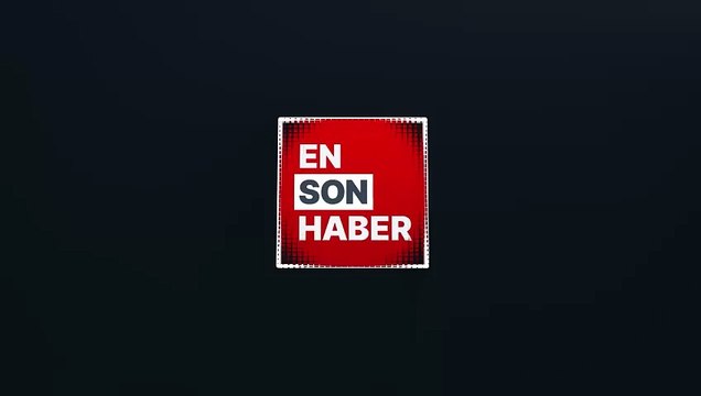 Saraçhane'de polis ekipleri, Türk bayrağını dalgalandırdı