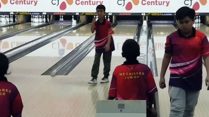 Two handed bowler Arif Mehmood 20180804_190124