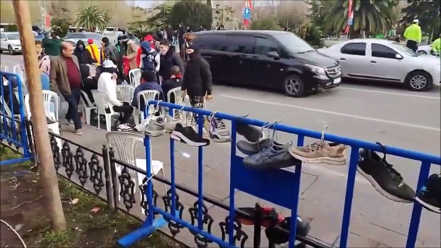 Saraçhane'de sabah saatlerinde herkesi şaşırtan manzara: Her yer ayakkabı, her yer bot!