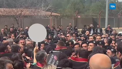 İstanbul Barosu’na destek için yürümek isteyen avukatlara polis engeli!