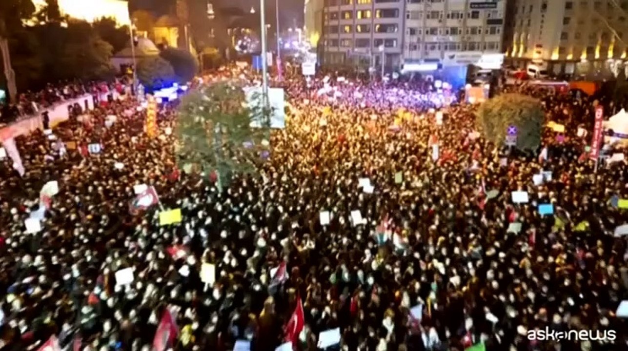 Turchia, ancora manifestazioni e scontri con la polizia a Istanbul