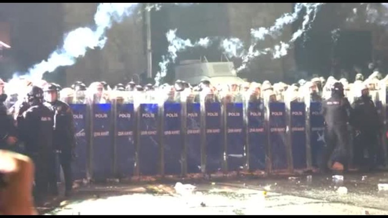 Turchia, ancora manifestazioni e scontri con la polizia a Istanbul