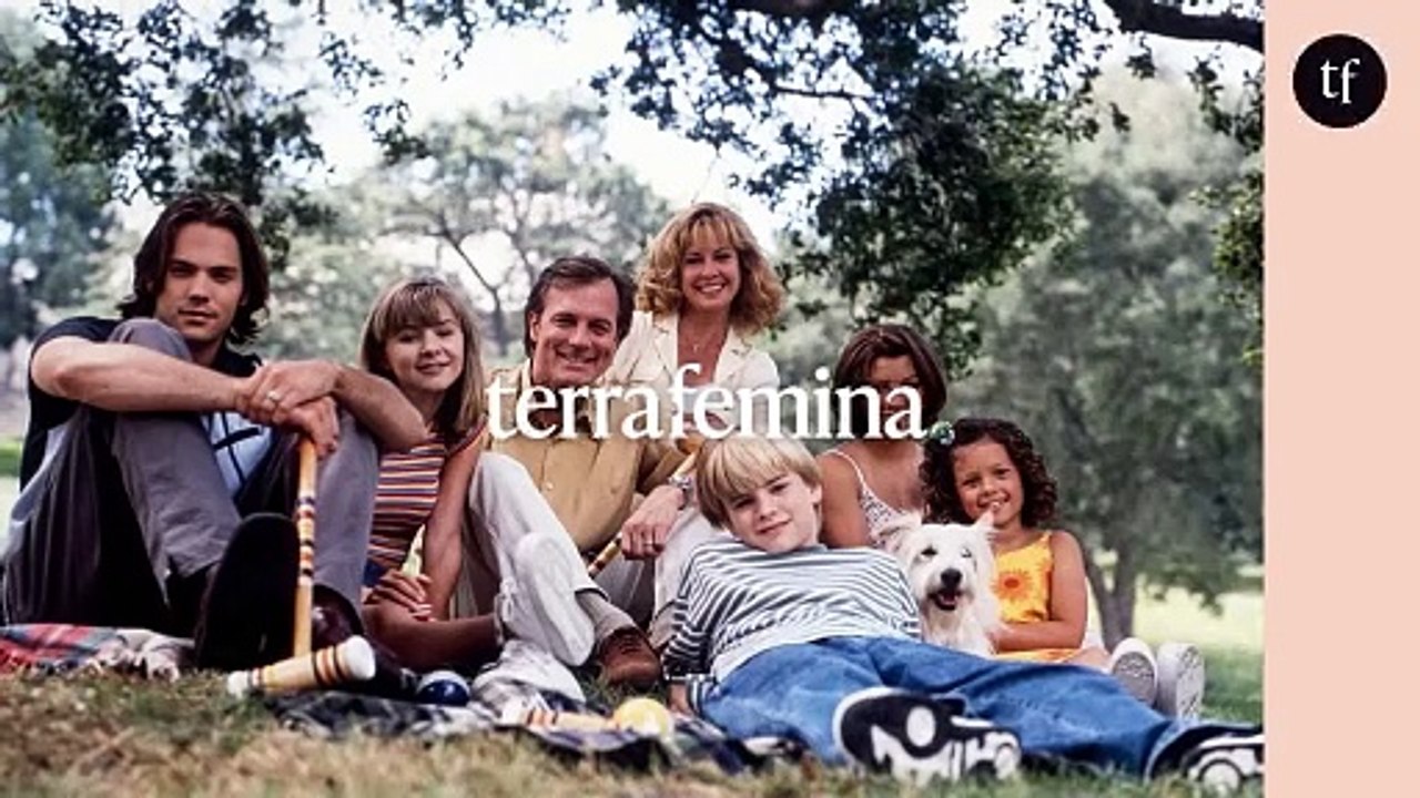 Accusé de pédocriminalité, cet acteur de notre enfance sort désormais avec… Une super fan de 40 ans de moins que lui