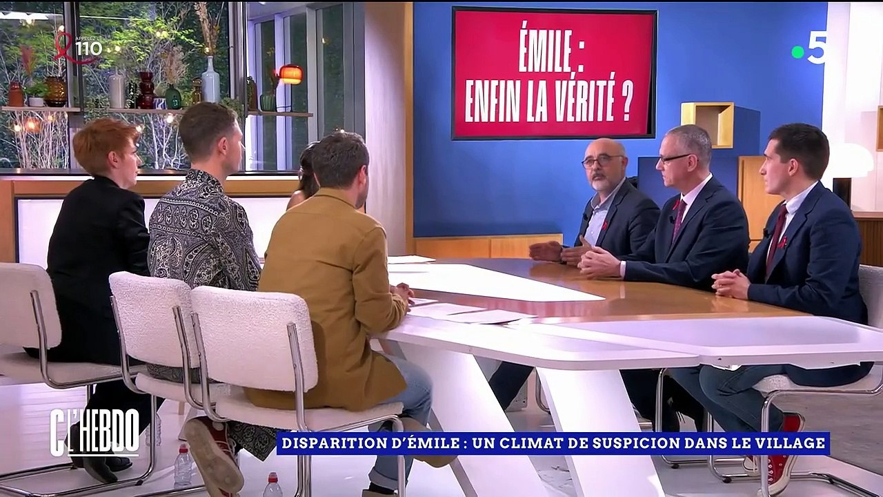 La famille du petit Emile n'est pas vraiment appréciée par ses voisins dans le Hameau du Haut-Vernet, comme l'a révélé un journaliste de Marianne dans C l'hebdo sur France 5.Crédit : C l'hebdo/France 5