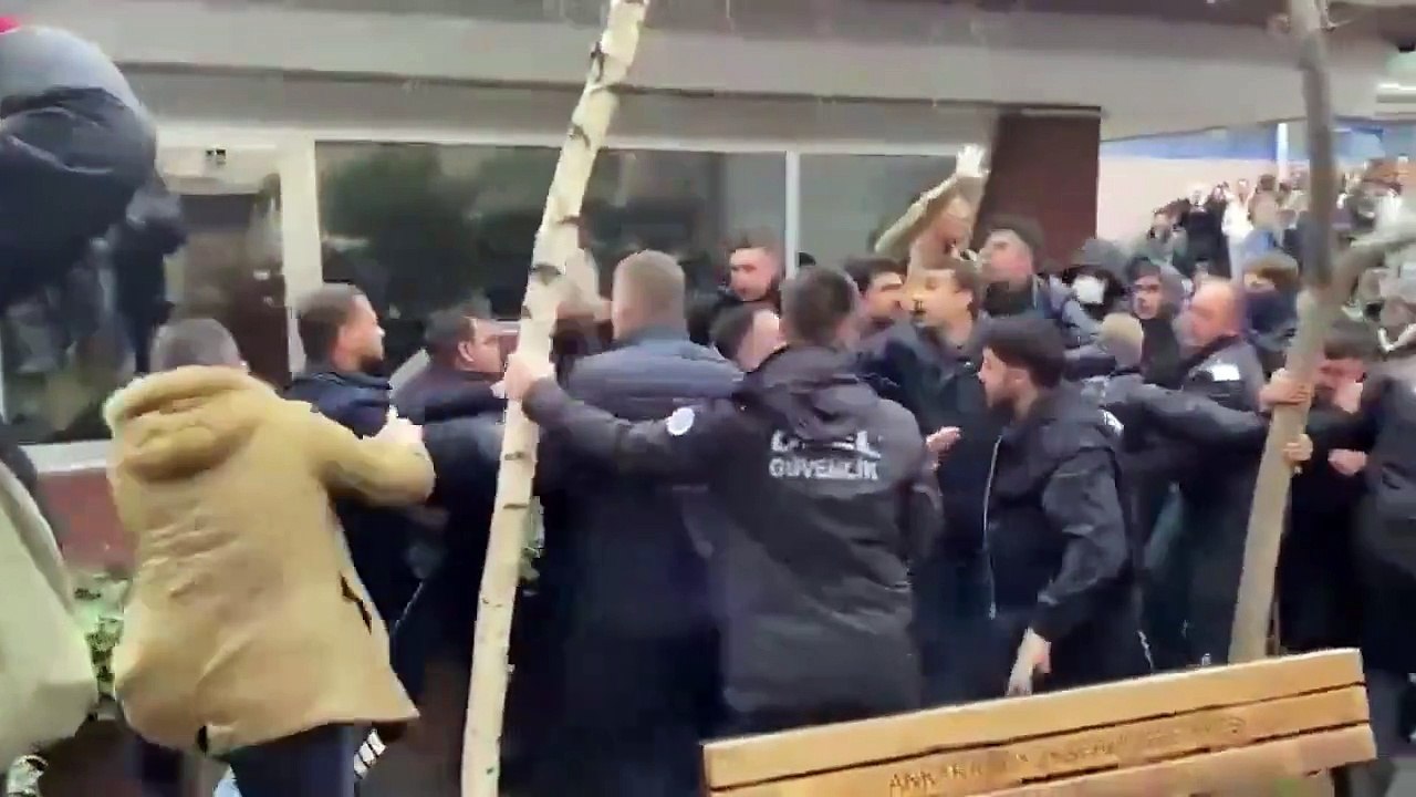 Ankara Üniversitesi'nde İmamoğlu'na destek için...