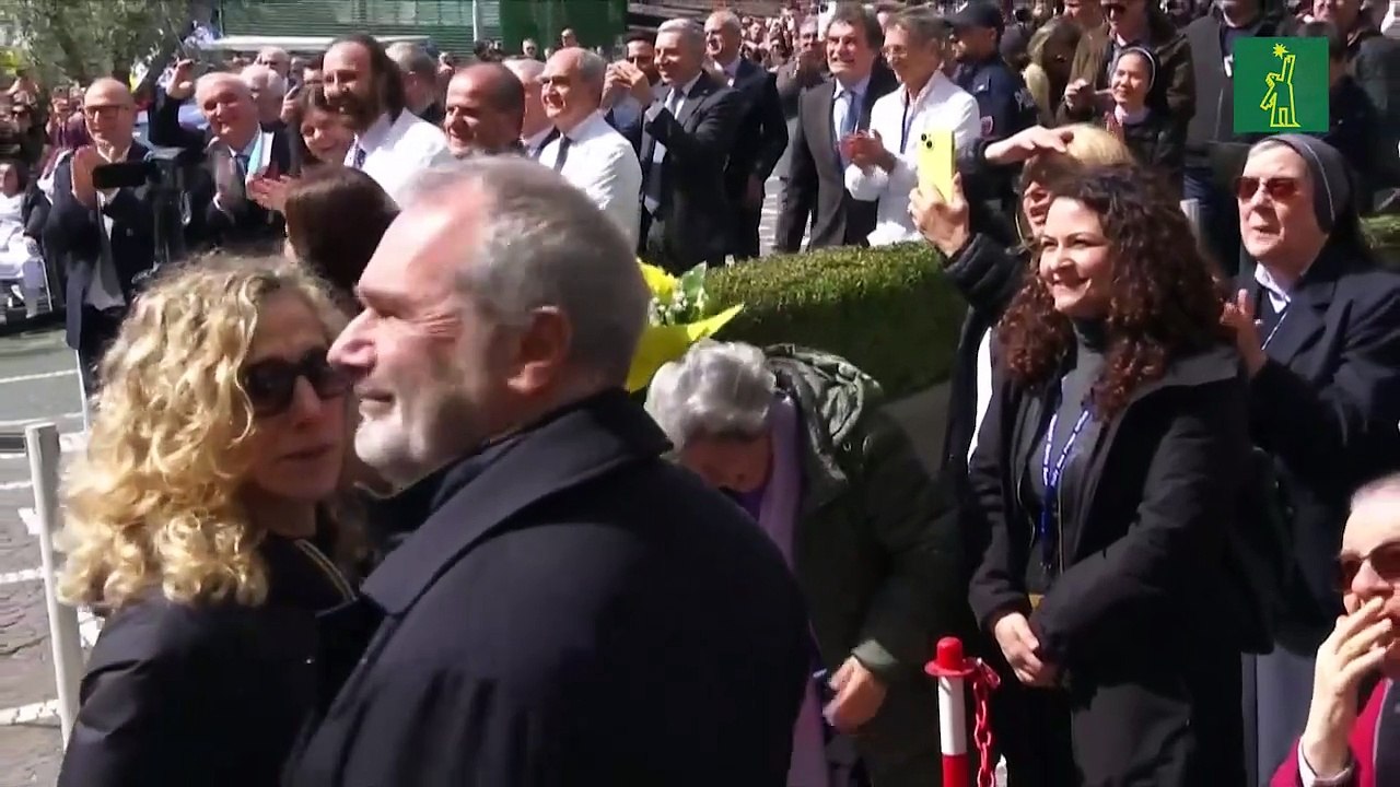 "¡Gracias a todos!": el papa Francisco regresa al Vaticano