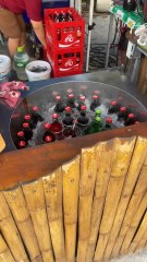 Quand les bruits du marché de Koh Phangan rencontrent mon clavier au bord de la piscine. Une fusion musicale unique ! 🎹🌊”