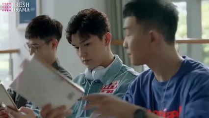 For tuition, the girl sold water at the basketball court but got CEO's attention, changing her fate!