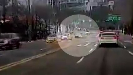 서울 명일동 '대형 땅꺼짐' 발생...1명 부상·1명 매몰 / YTN