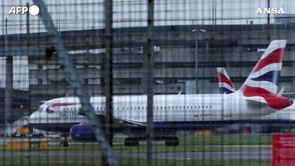 Londra, l'aeroporto di Heathrow torna pienamente operativo