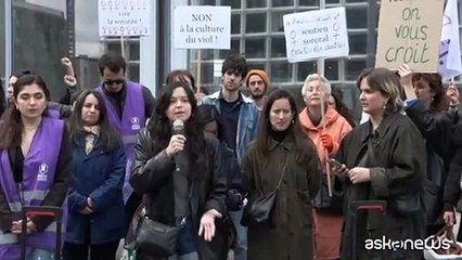 Gerard Depardieu a processo: proteste femministe davanti al tribunale