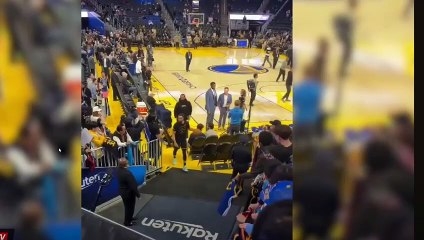 Stephen Curry encesta un tiro imposible desde las gradas a más de 100 pies de distancia