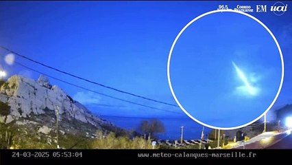 Bola de fogo é vista no céu da França