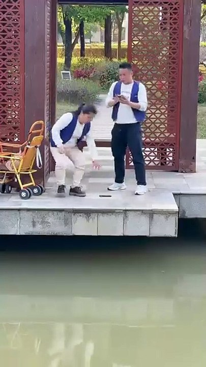 Am I doing right or wrong? Funny video... #funny #comedy #trending