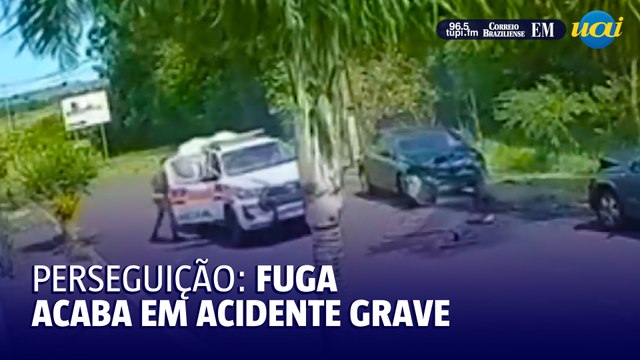 Bandidos tentam fugir, mas batem em carros em Uberlândia