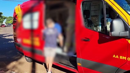 Motociclista é socorrido pelo Siate após sofrer acidente na Rua Copacabana