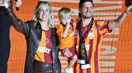 Mertens'in eşi protestoları paylaştı