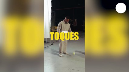 La increíble habilidad de Alcaraz dando toques... ¡con una pelota de tenis!