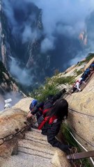 Changkong Plank Path of Hua Montain, Huayin, China / Sentier de planches Changkong de la montagne Hua, Huayin, Chine