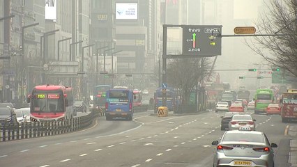 [날씨] '산불 비상'에 대기 질 '나쁨'...서해안 짙은 안개 / YTN