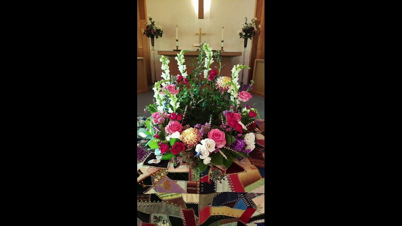 Flowers and Cards for Lorraine Hanson