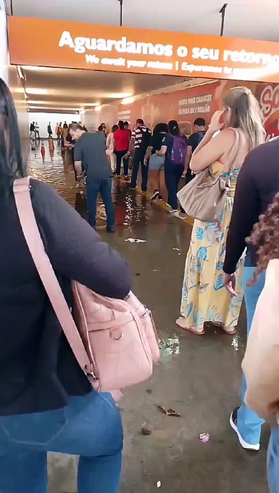 Estação Eldorado fica alagada durante temporal em Contagem
