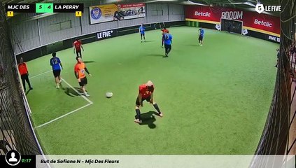 MJC DES FLEURS - La Perry Teuf 24/03 à 21:37 - Football Terrain 1 (LeFive Pau)