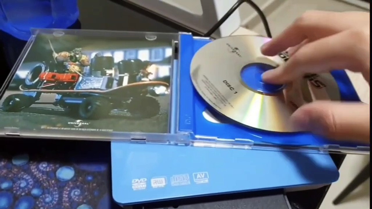 Switching from Disc 1 to Disc 2 (Small Soldiers, MY/SG)