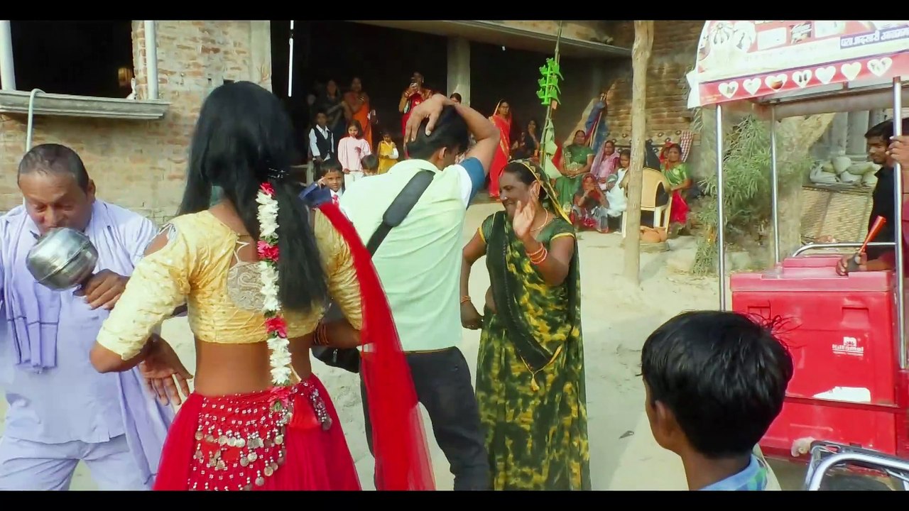 देहाती बैंड बाजा नाच – DJ भी फेल इस जबरदस्त डांस के आगे!