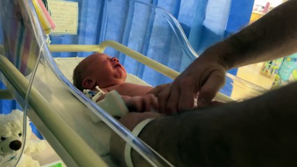 NEWBORN'S FIRST MECONIUM DIAPER CHANGE IN THE SPECIAL CARE NURSERY || #newborncare #newborn