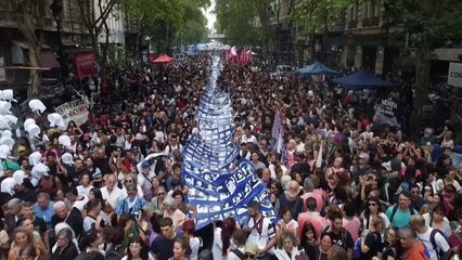 Multitudinaria marcha en Argentina a 49 años del golpe de Estado