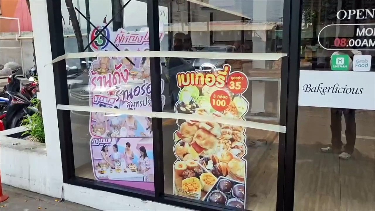 เปิดวงจรปิด! ป้าวัย 64 ขับเก๋งพุ่งชนร้านเบเกอรี...