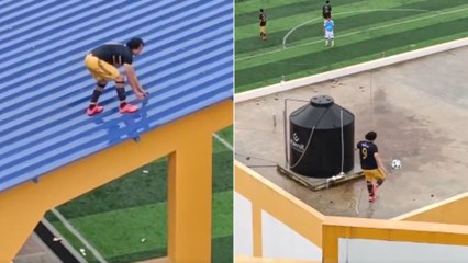 Esto es la Copa Perú: un balón se cuela en el techo y tiene que subir a recogerla un jugador