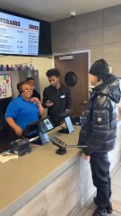 Central Cee ne peut même plus manger tranquillement 😅