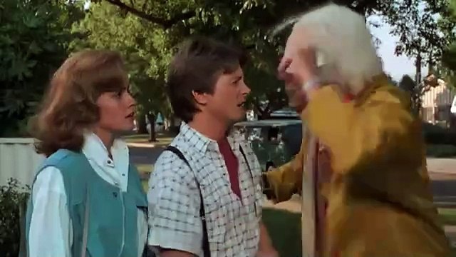 Bande-annonce de Retour vers le futur 2 / Arrêtez le film à 12 minutes et 30 secondes – et regardez attentivement la vitrine devant laquelle Marty se tient !