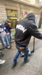 Ashe22 et Mini Lz en trottinette 🤣