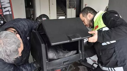 Motosikletli kuryeler, taşıma çantalarını sökmek zorunda kalıyor