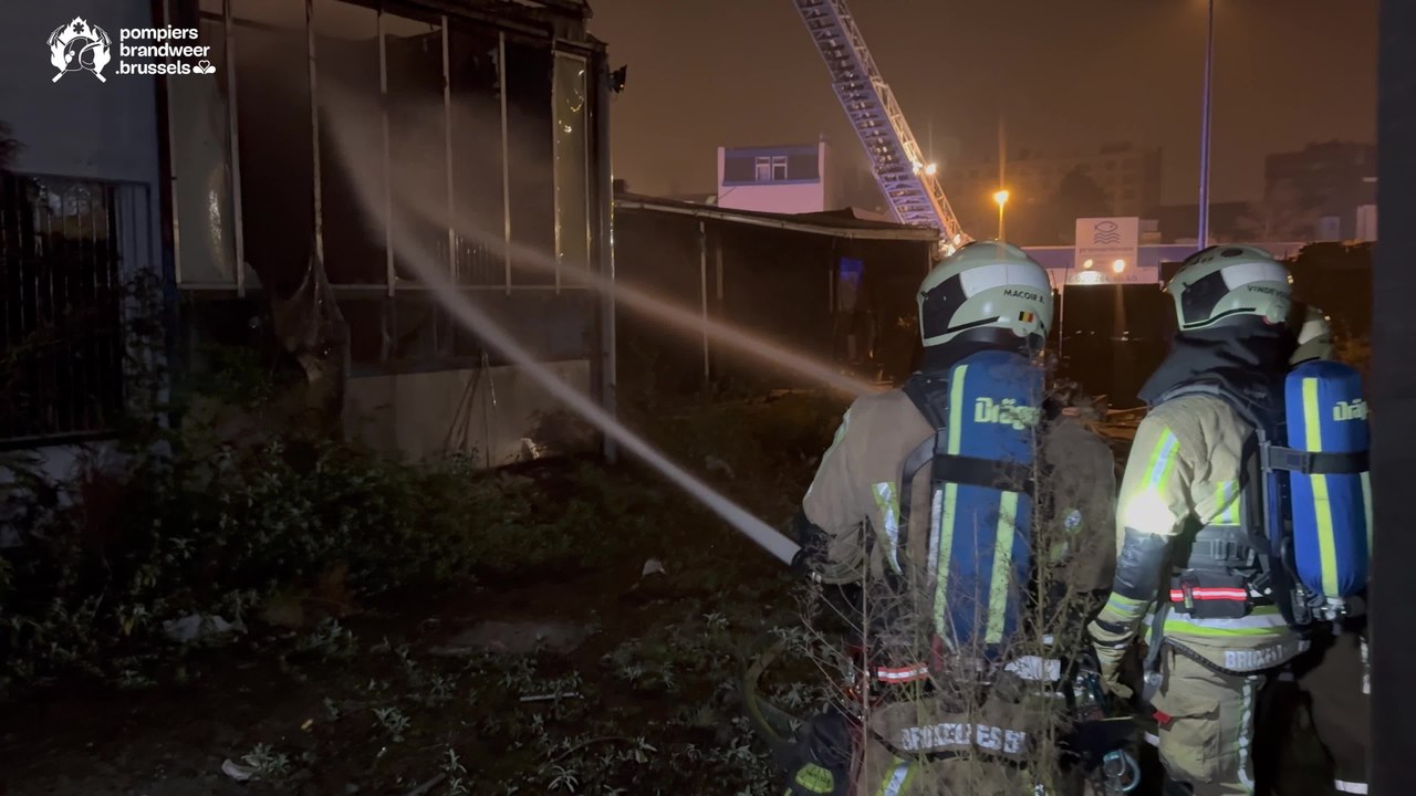 Un entrepôt part en fumée à Anderlecht: gros déploiement de pompiers