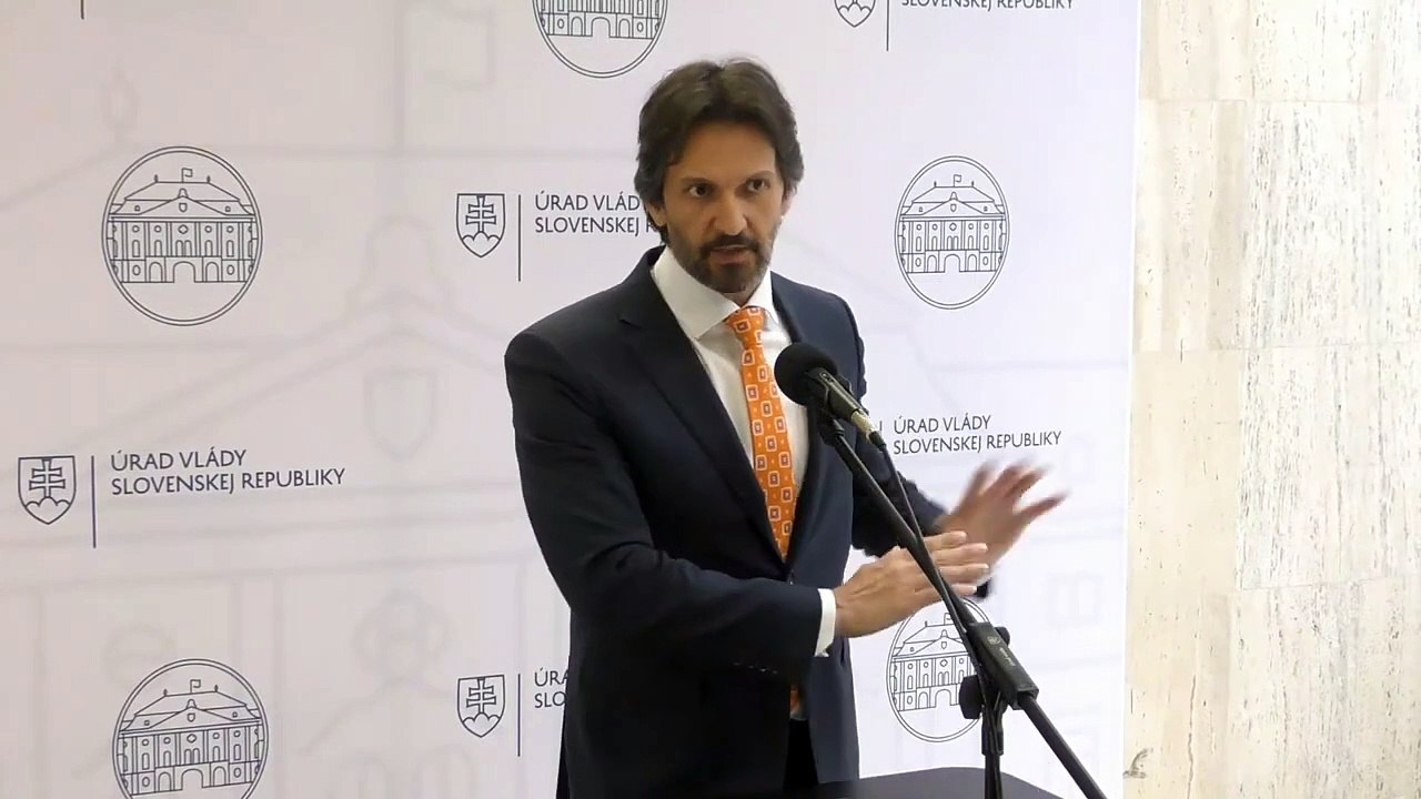 ZÁZNAM: Kaliňák: Usmrtený dobytok zlikvidujú i vo vojenskom priestore za Levicami