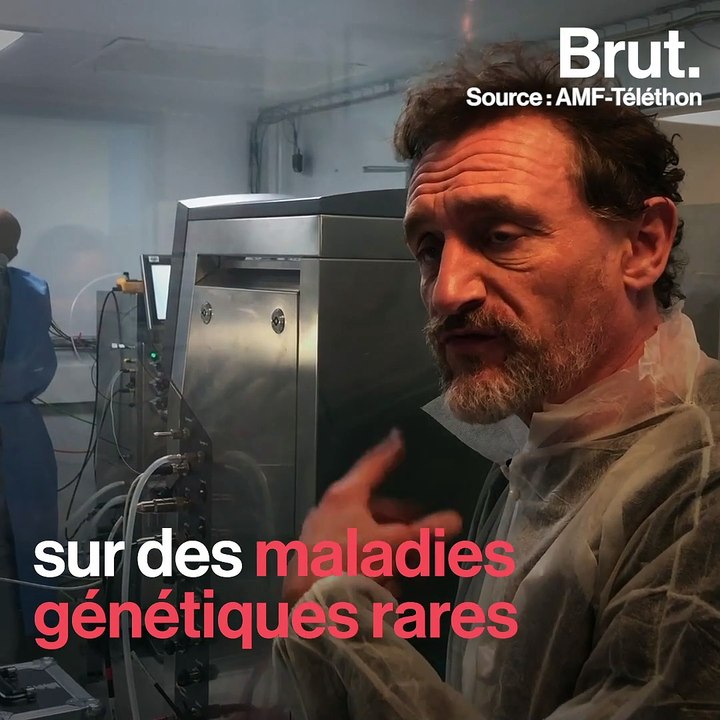 Jean-Paul Rouve, parrain du Téléthon, visite les labos de recherche du Généthon