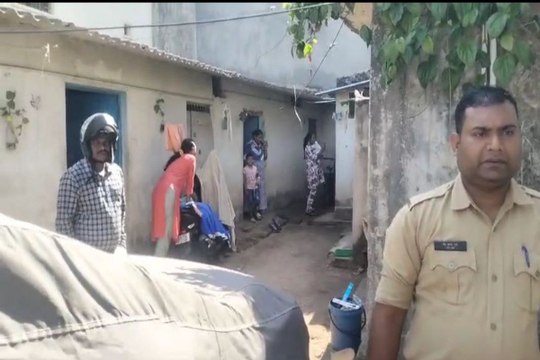 नवजात का शव बाल्टी में रखकर 2 युवतियां हो गईं फरार! सुबह किराएदारों की पड़ी नजर तो रह गए सन्न