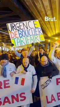 Les boulangers ont défilé ce lundi à Paris pour dénoncer l’inflation et l’augmentation des prix de l’énergie.