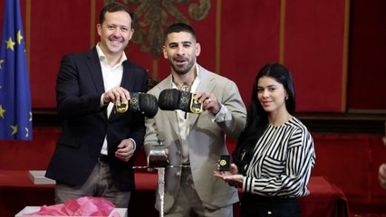 Lo que no viste de Ilia Topuria: rompió a llorar como nunca, su gesto con la espada...