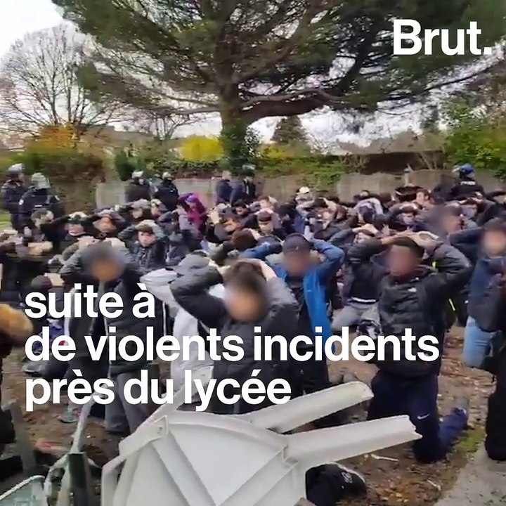 Les images de l’arrestation par la police d’environ 150 lycéens à Mantes-la-Jolie