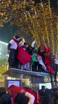 Les supporters du Maroc ont fait la fête sur les Champs-Elysées