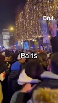 Les Français célèbrent la victoire des Bleus en demi-finale