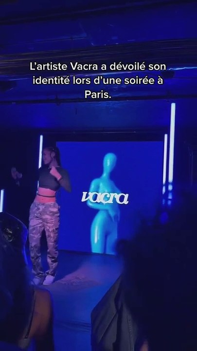 L’artiste Vacra a dévoilé son identité lors d’une soirée à Paris.