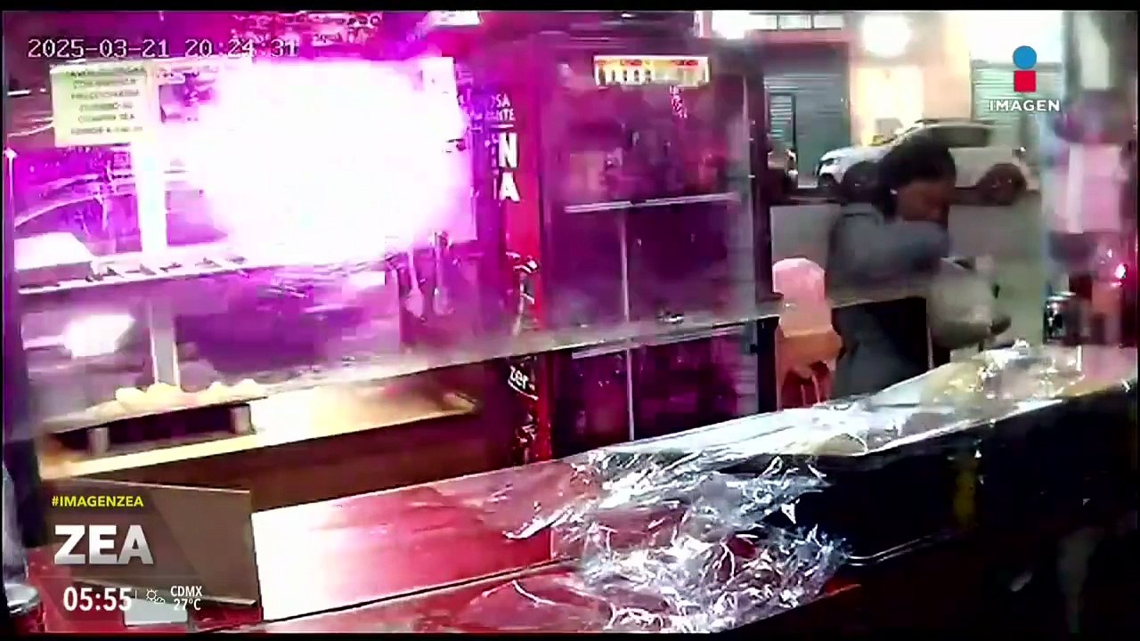 VIDEO: policía municipal de Santa Ana Chiautempan le roba una cartera a una mujer